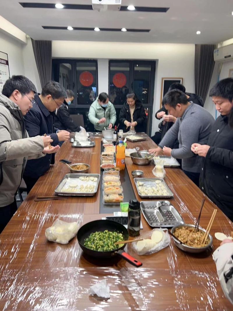 通達(dá)軟件公司組織開(kāi)展“情暖冬至，餃香飄逸”冬至包餃子活動(dòng)